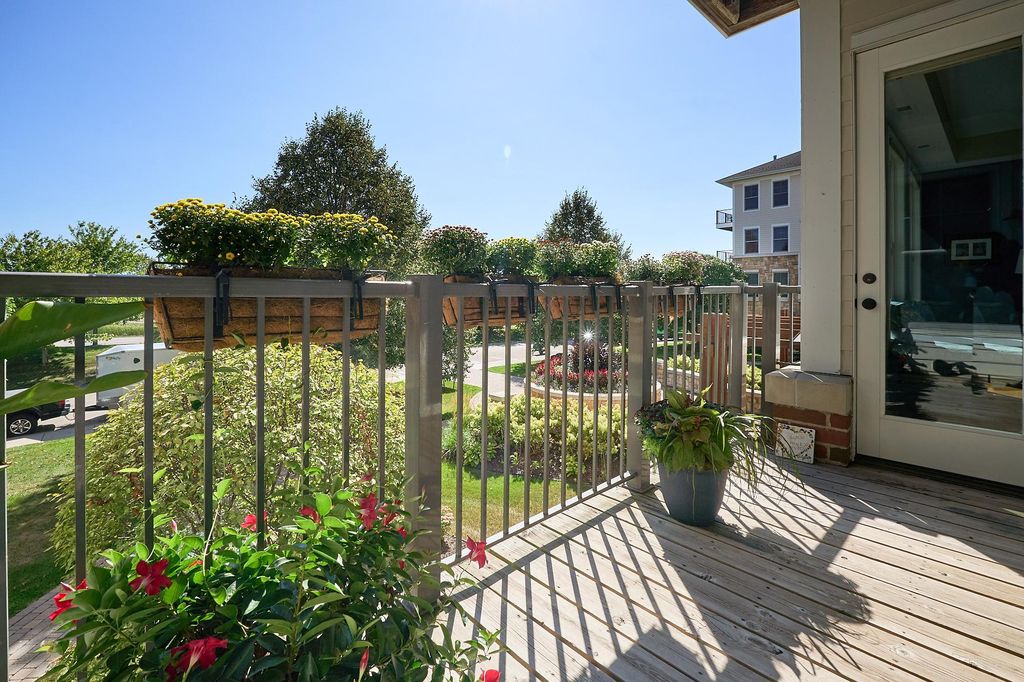 3110 N Chestnut Street 211, Chaska, MN 55318 — photo 2