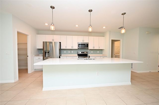2028 ROSEWOOD CIRCLE, Lakeland, FL 33810
