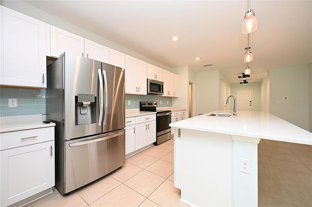 2028 ROSEWOOD CIRCLE, Lakeland, FL 33810