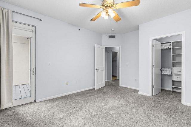 2566 Ellis Avenue 405, Saint Paul, MN 55114