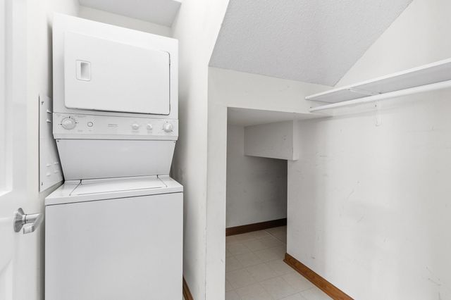 2566 Ellis Avenue 405, Saint Paul, MN 55114