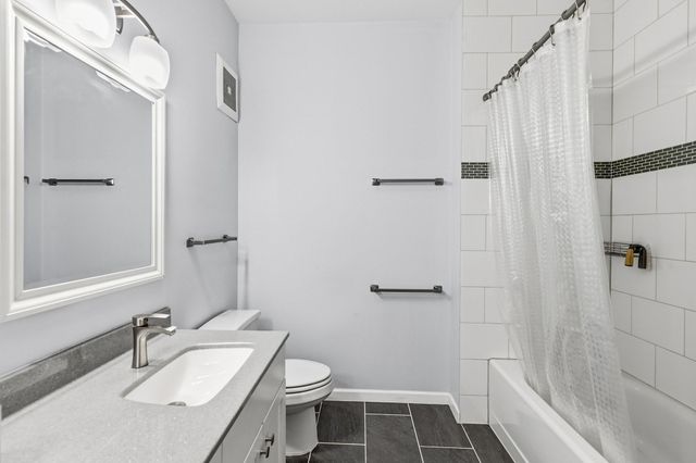 2566 Ellis Avenue 405, Saint Paul, MN 55114