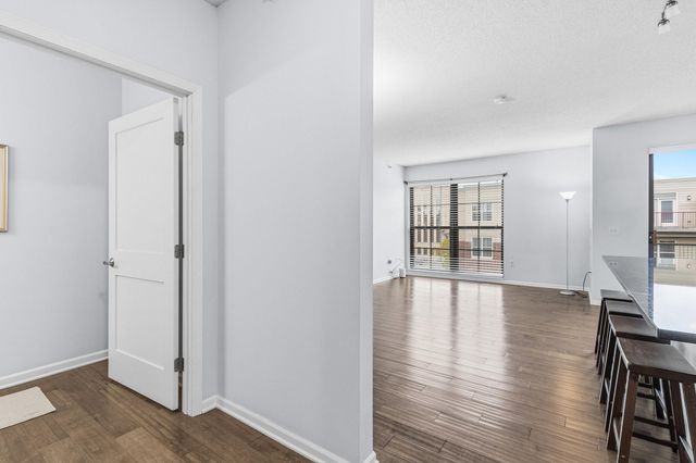 2566 Ellis Avenue 405, Saint Paul, MN 55114