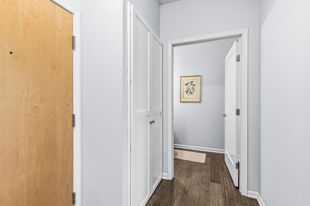 2566 Ellis Avenue 405, Saint Paul, MN 55114