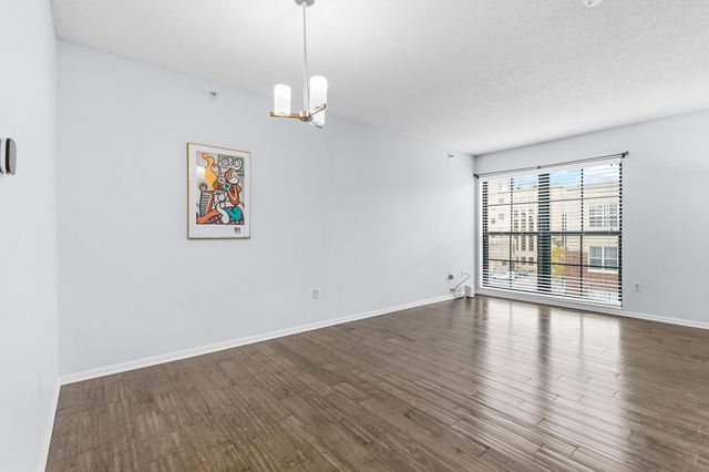 2566 Ellis Avenue 405, Saint Paul, MN 55114