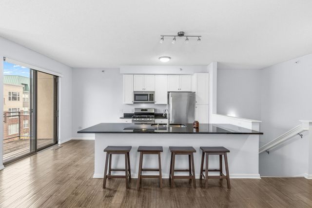 2566 Ellis Avenue 405, Saint Paul, MN 55114