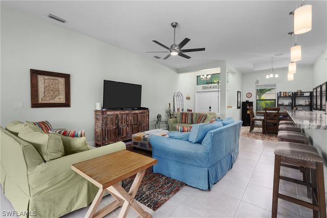 910 SW 12th TER, Cape Coral, FL 33991