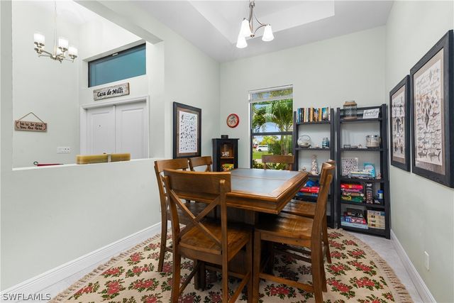 910 SW 12th TER, Cape Coral, FL 33991