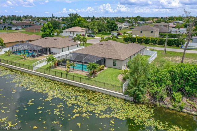 910 SW 12th TER, Cape Coral, FL 33991