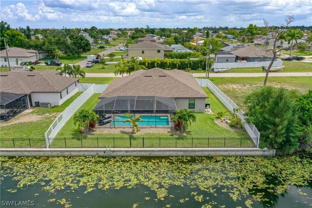 910 SW 12th TER, Cape Coral, FL 33991