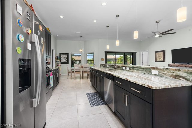 910 SW 12th TER, Cape Coral, FL 33991