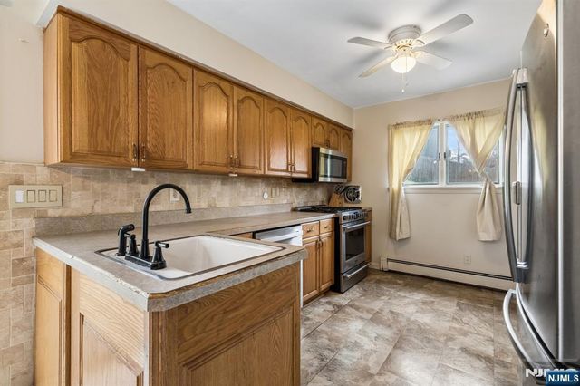 10 De Lazier Place, Bloomingdale, NJ 07403