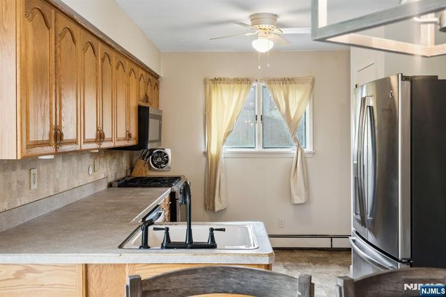 10 De Lazier Place, Bloomingdale, NJ 07403