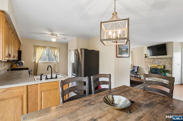 10 De Lazier Place, Bloomingdale, NJ 07403