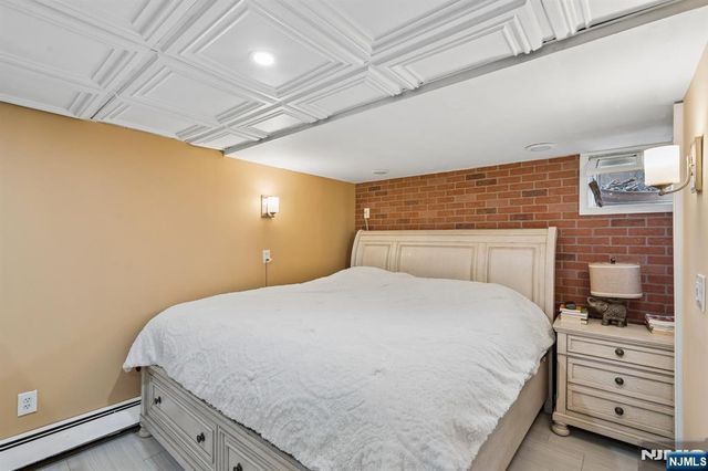 10 De Lazier Place, Bloomingdale, NJ 07403
