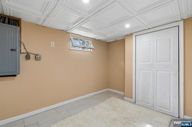 10 De Lazier Place, Bloomingdale, NJ 07403