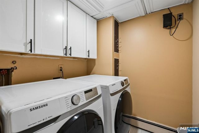 10 De Lazier Place, Bloomingdale, NJ 07403