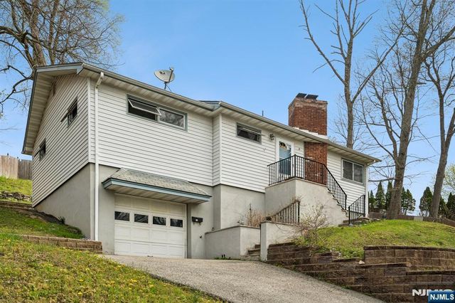 10 De Lazier Place, Bloomingdale, NJ 07403
