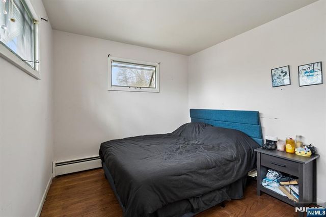 10 De Lazier Place, Bloomingdale, NJ 07403