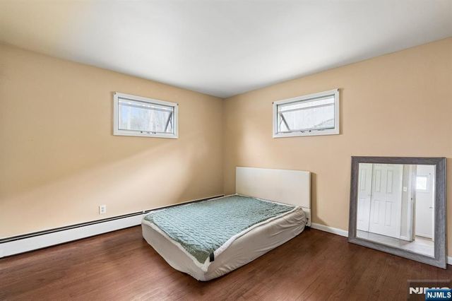 10 De Lazier Place, Bloomingdale, NJ 07403