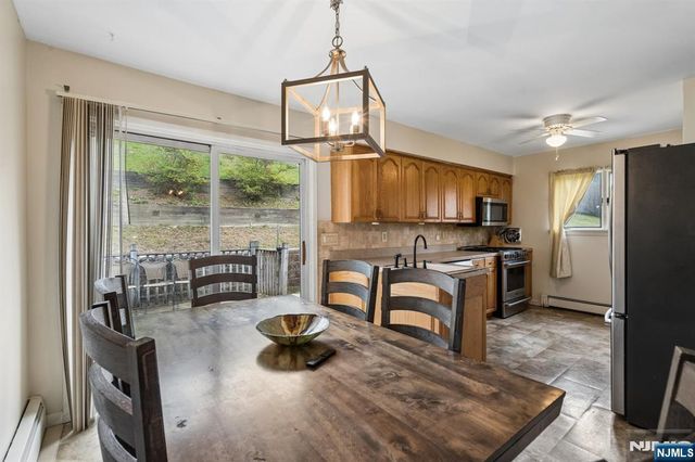 10 De Lazier Place, Bloomingdale, NJ 07403