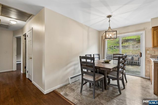 10 De Lazier Place, Bloomingdale, NJ 07403