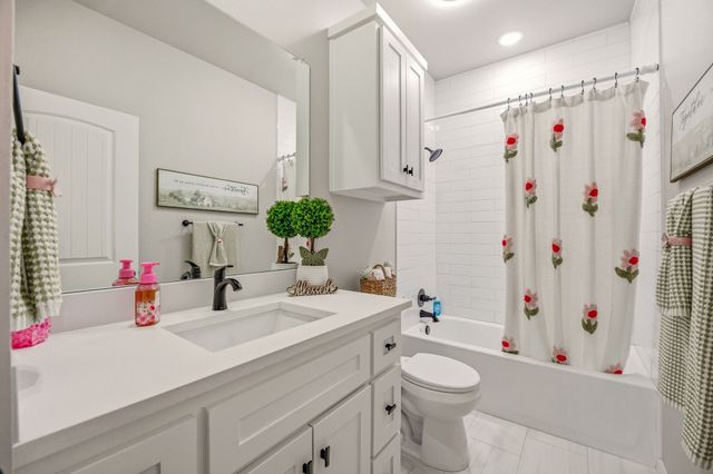 3829 Lands End Court, Granbury, TX 76048