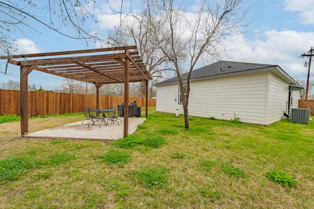 3829 Lands End Court, Granbury, TX 76048