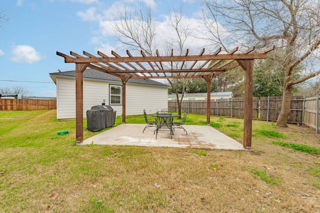 3829 Lands End Court, Granbury, TX 76048