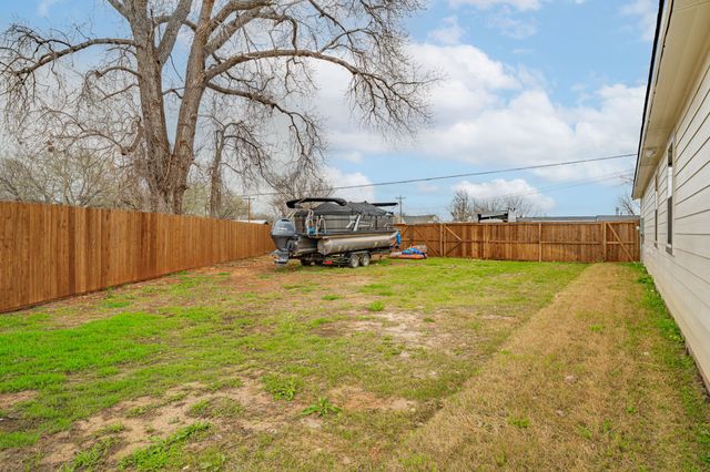 3829 Lands End Court, Granbury, TX 76048