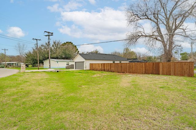 3829 Lands End Court, Granbury, TX 76048