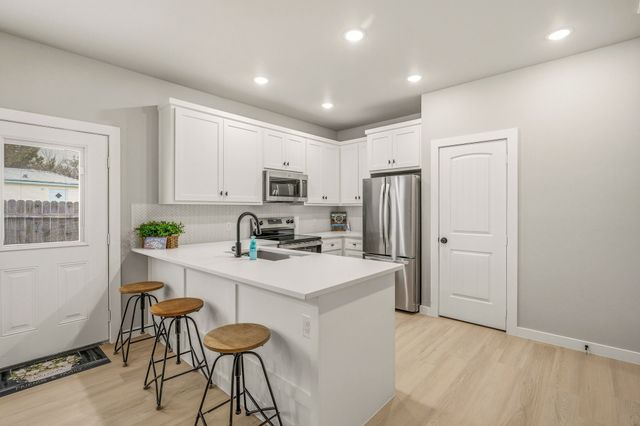 3829 Lands End Court, Granbury, TX 76048