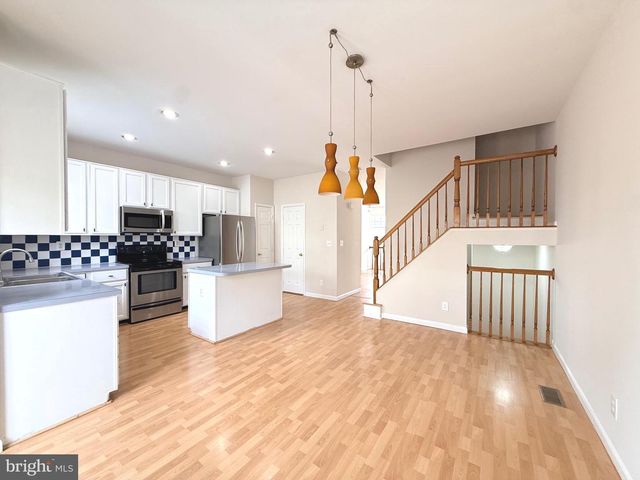 2525 JAMES MADISON CIR, Herndon, VA 20171