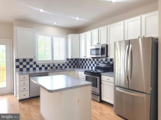 2525 JAMES MADISON CIR, Herndon, VA 20171