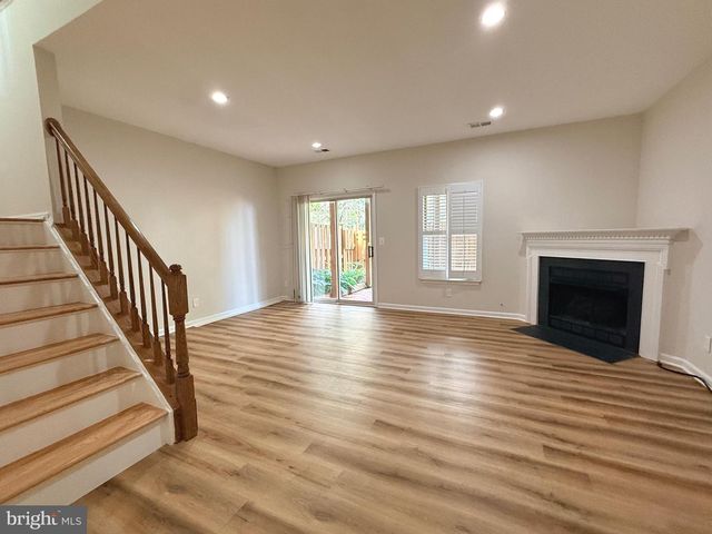 2525 JAMES MADISON CIR, Herndon, VA 20171