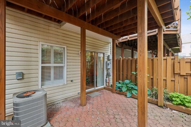 2525 JAMES MADISON CIR, Herndon, VA 20171