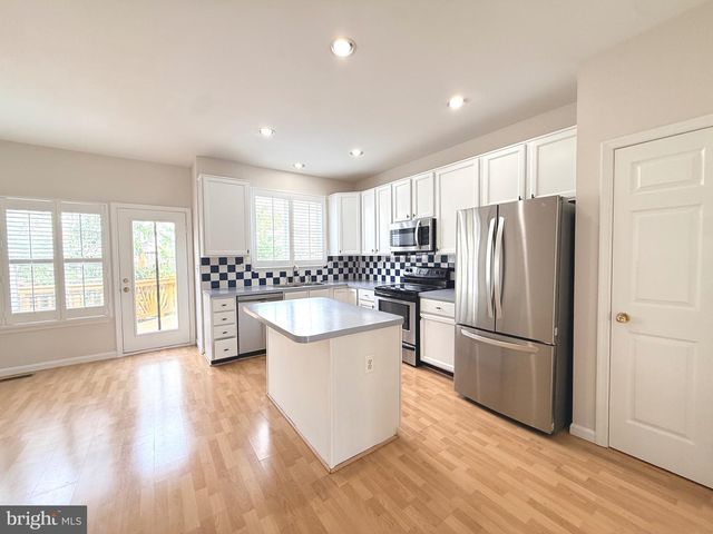 2525 JAMES MADISON CIR, Herndon, VA 20171