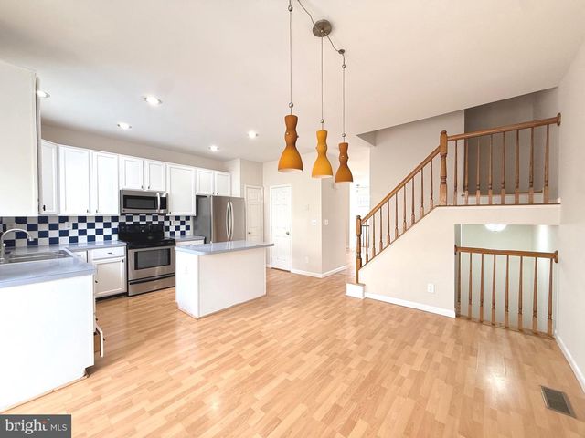 2525 JAMES MADISON CIR, Herndon, VA 20171