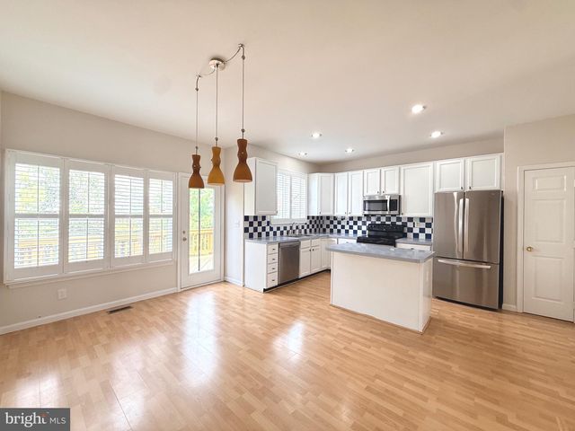 2525 JAMES MADISON CIR, Herndon, VA 20171