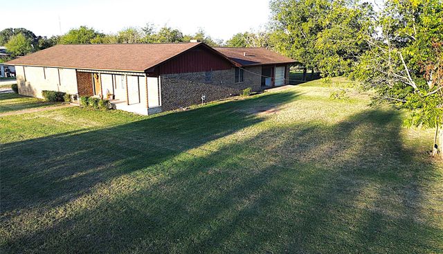308 N Cotton Belt Avenue, Gustine, TX 76455