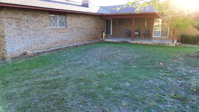 308 N Cotton Belt Avenue, Gustine, TX 76455