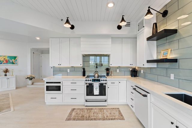 200 Waterway Road 105, Tequesta, FL 33469