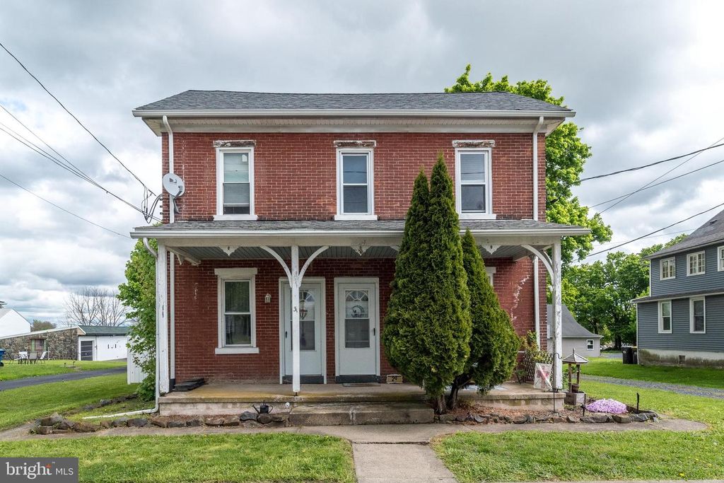 29 N MAIN ST, Richlandtown, PA 18955