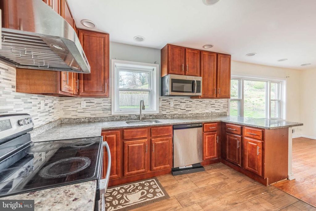 Image 8 of property listing at 6702 QUEENS FERRY RD, Baltimore, MD 21239