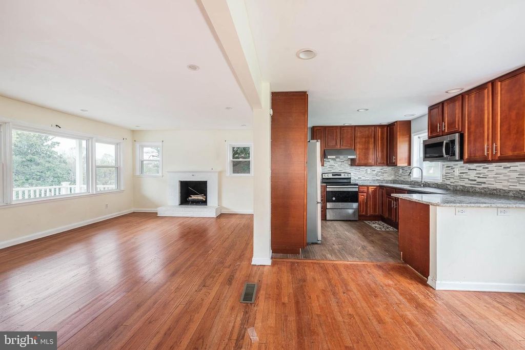 Image 9 of property listing at 6702 QUEENS FERRY RD, Baltimore, MD 21239
