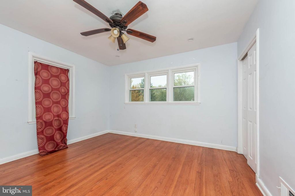 Image 10 of property listing at 6702 QUEENS FERRY RD, Baltimore, MD 21239