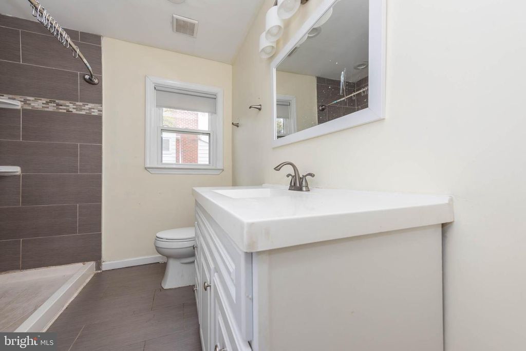 Image 12 of property listing at 6702 QUEENS FERRY RD, Baltimore, MD 21239