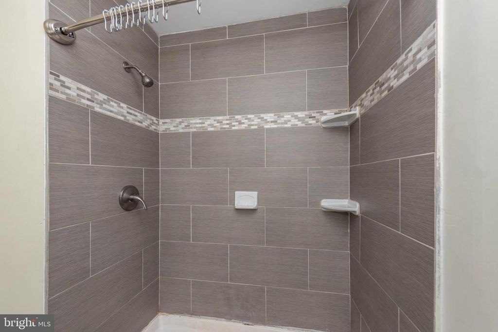 Image 13 of property listing at 6702 QUEENS FERRY RD, Baltimore, MD 21239