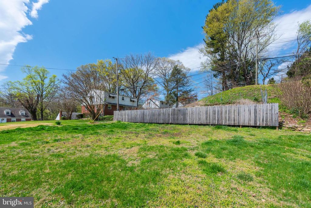Image 33 of property listing at 6702 QUEENS FERRY RD, Baltimore, MD 21239