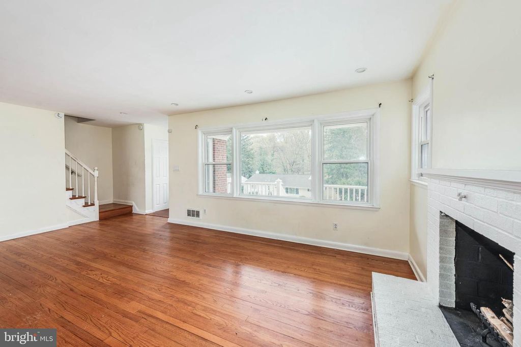Image 2 of property listing at 6702 QUEENS FERRY RD, Baltimore, MD 21239